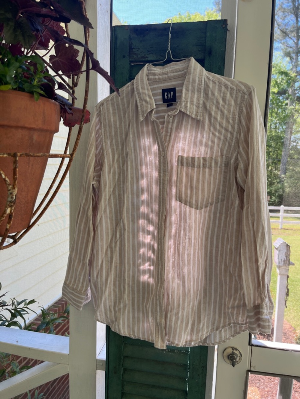 GAP women’s natural and white  Striped Button-Down Shirt
